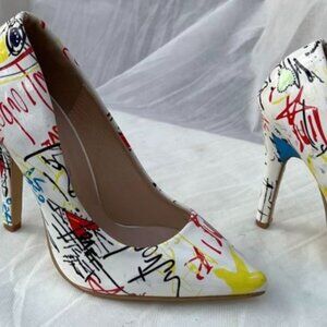 Rouge Helium White Graffiti Print 4" Stiletto Pumps – Size 7